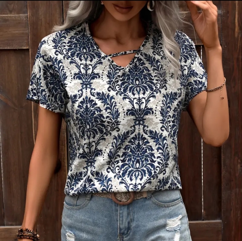 NEW Vibrant Vintage-Inspired Cut-Out Stylish Short Sleeve Top - Size XXL (14)